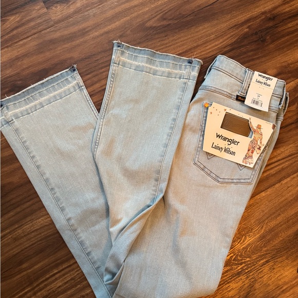 Wrangler Denim - Wrangler Women's Straight Leg Jeans in Light Blue